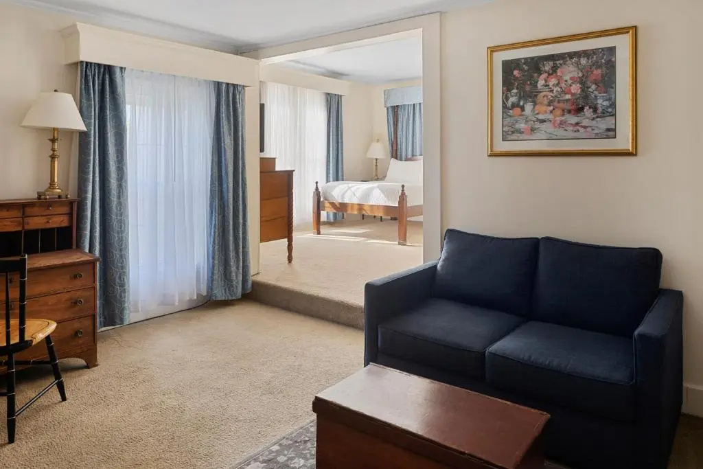 Deluxe Double room (full double bed)