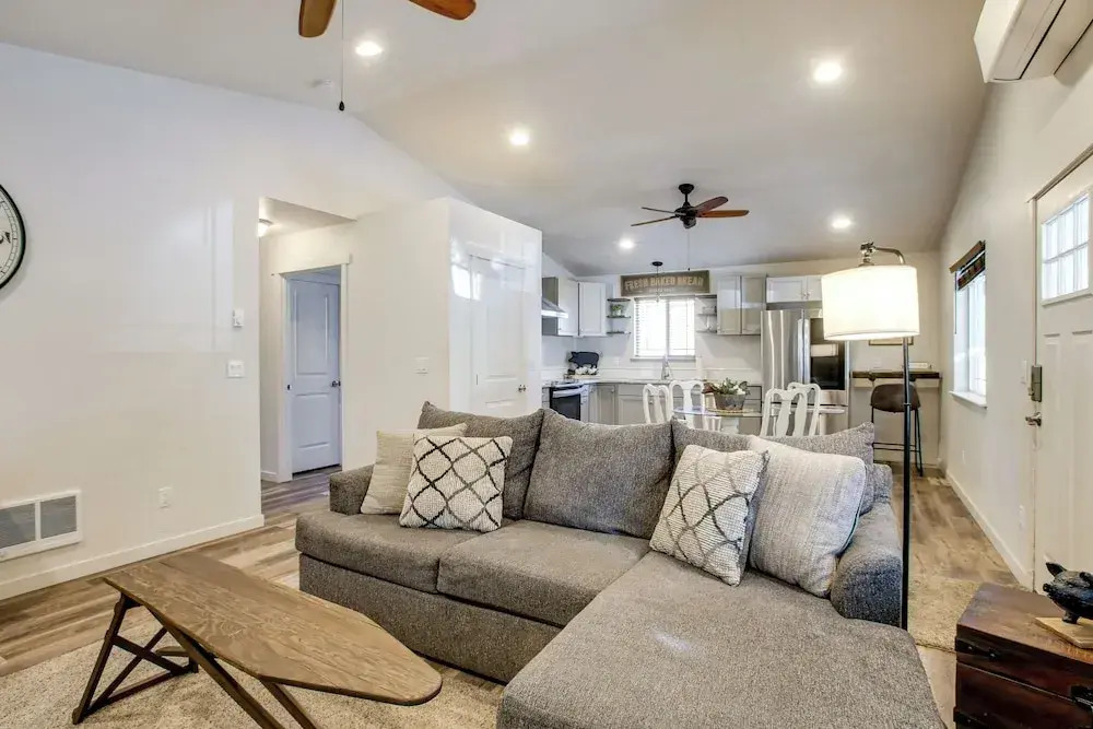 1 Mi to Dtwn Cda: Pet-friendly Home w/ Patio! — фото 2