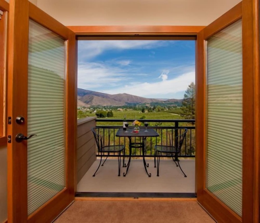 Deluxe Double Suite full double bed