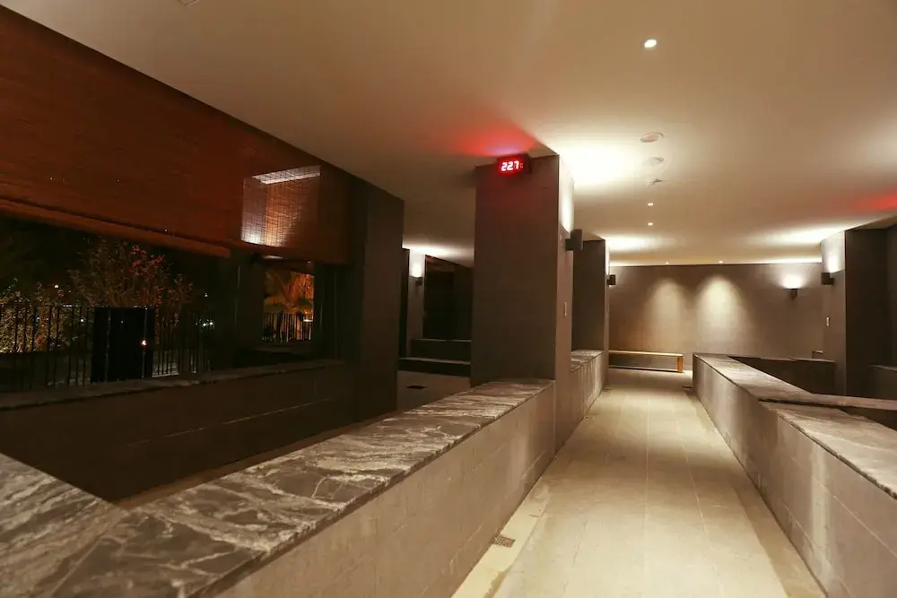 Lobby & Reception