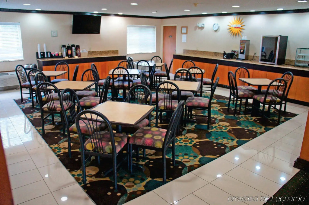 La Quinta Inn & Suites by Wyndham Peru Starved Rock St Park - фото 30