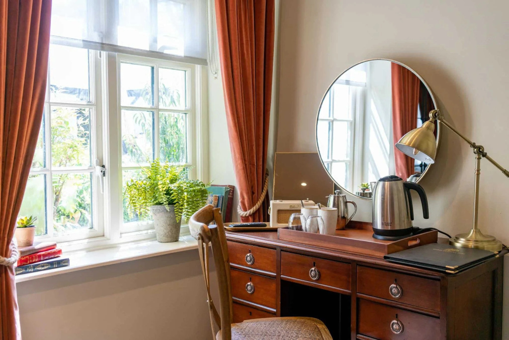 High Corner Inn — 5