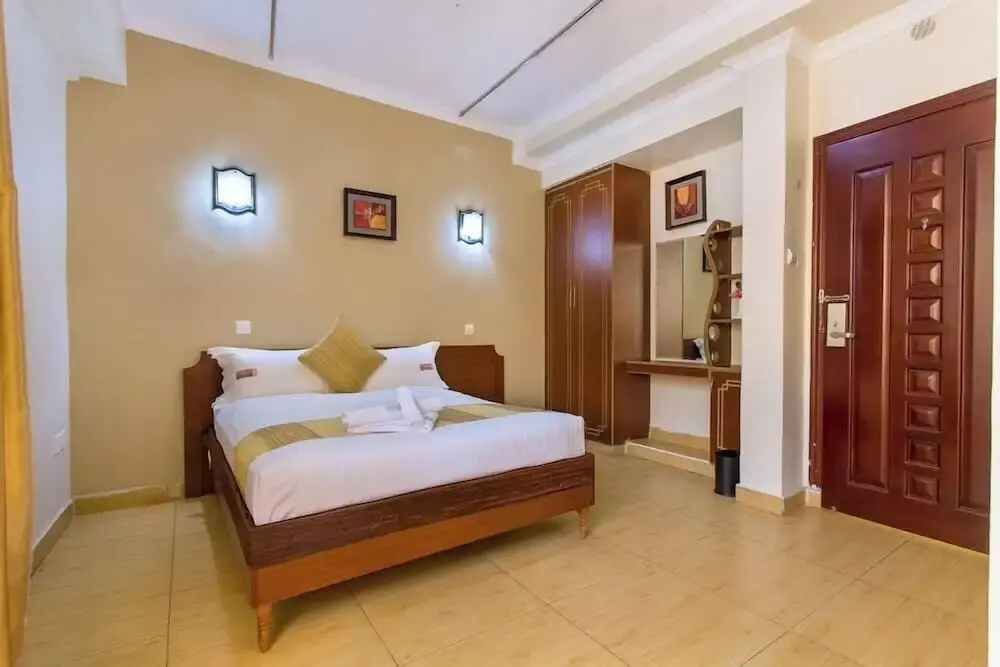 Deluxe Double room with city view (full double bed)