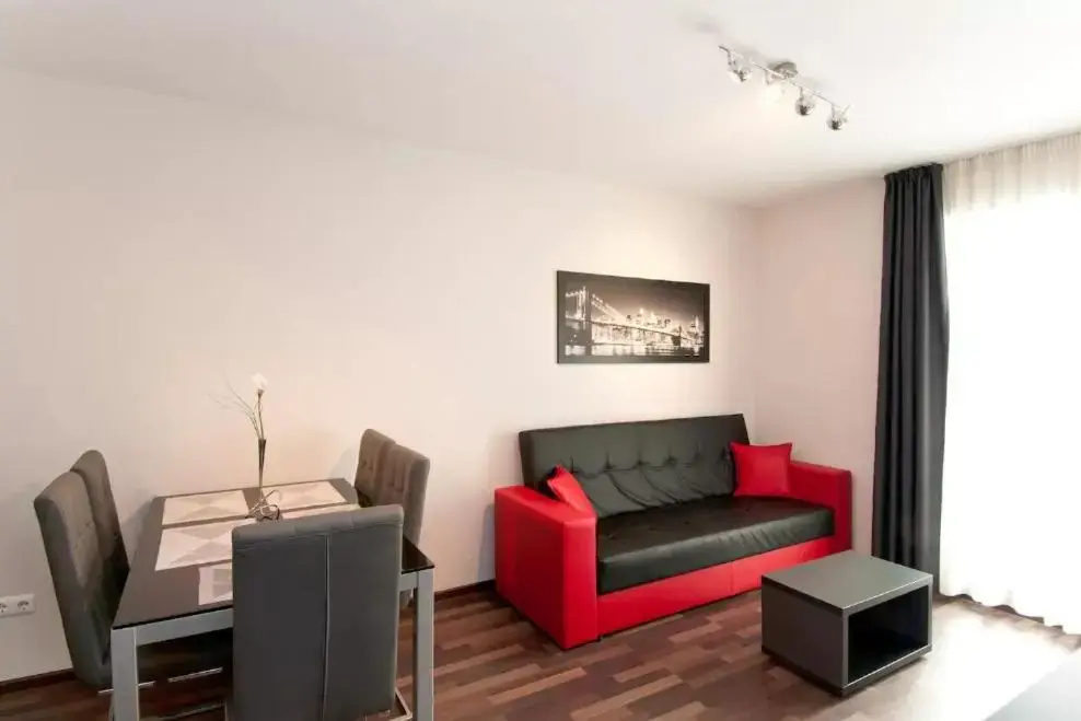 3 Bedrooms Apartment