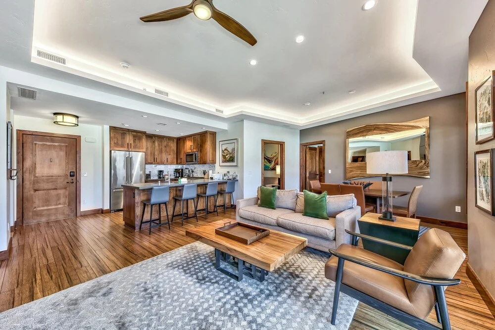 2 Br 2 Ba Luxury Condo. Walk to South Lake Tahoe!