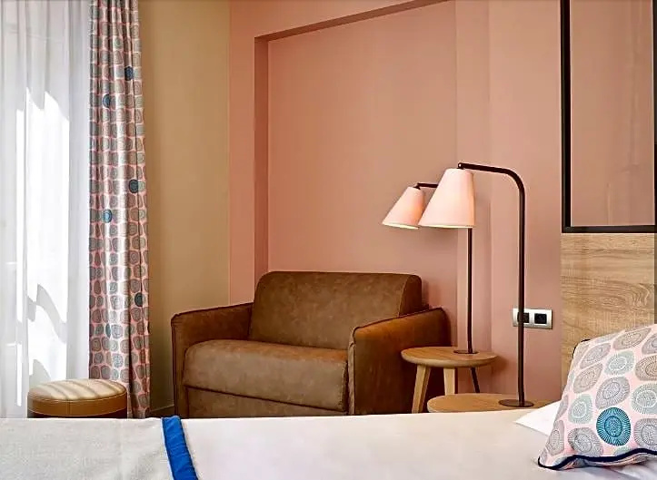 Hotel de Sevigne 105