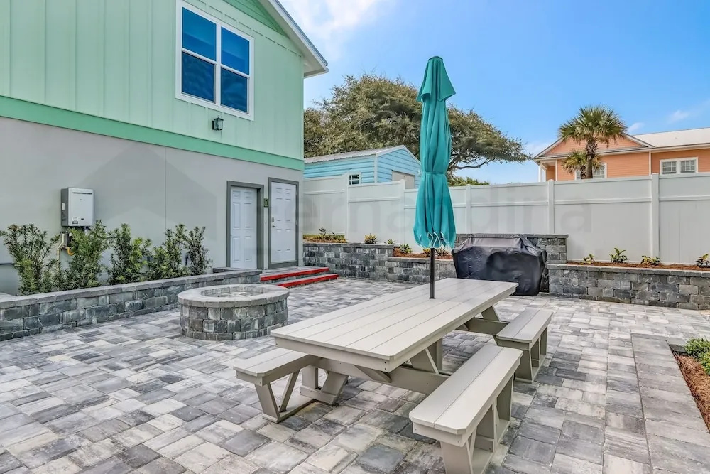 391 S Fletcher Ave C 3 Bedroom Townhouse by RedAwning