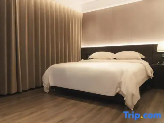 Business Double room (full double bed)