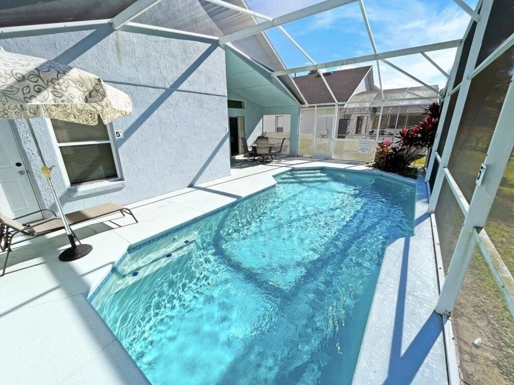 Holborn Delight 3 Bedroom Home by RedAwning