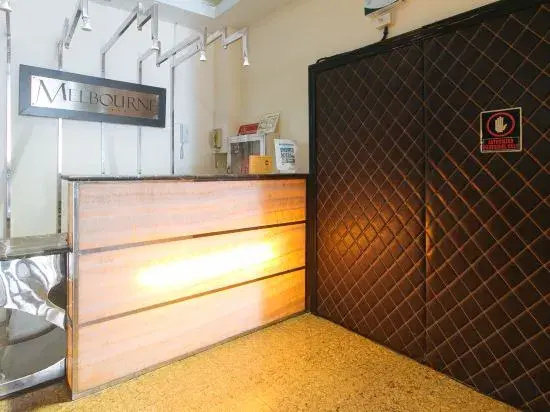 Melbourne Suites Makati by RedDoorz