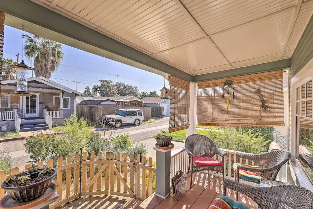 Charming Craftsman Bungalow With Garden & Hot Tub!