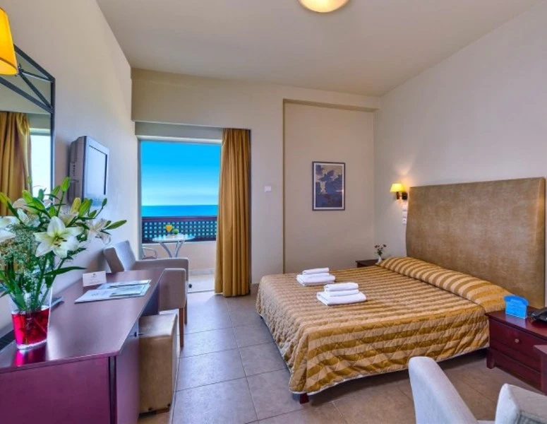 Santa Marina Beach Hotel - Chambres