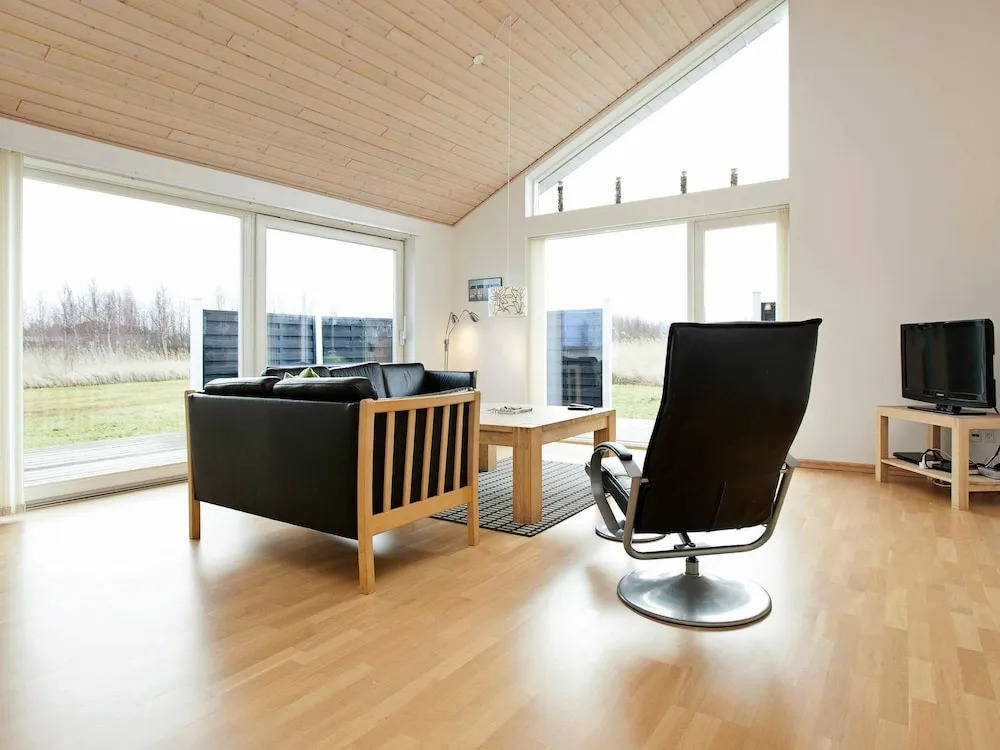 Alluring Holiday Home in Rødby With Whirlpool - фото 3