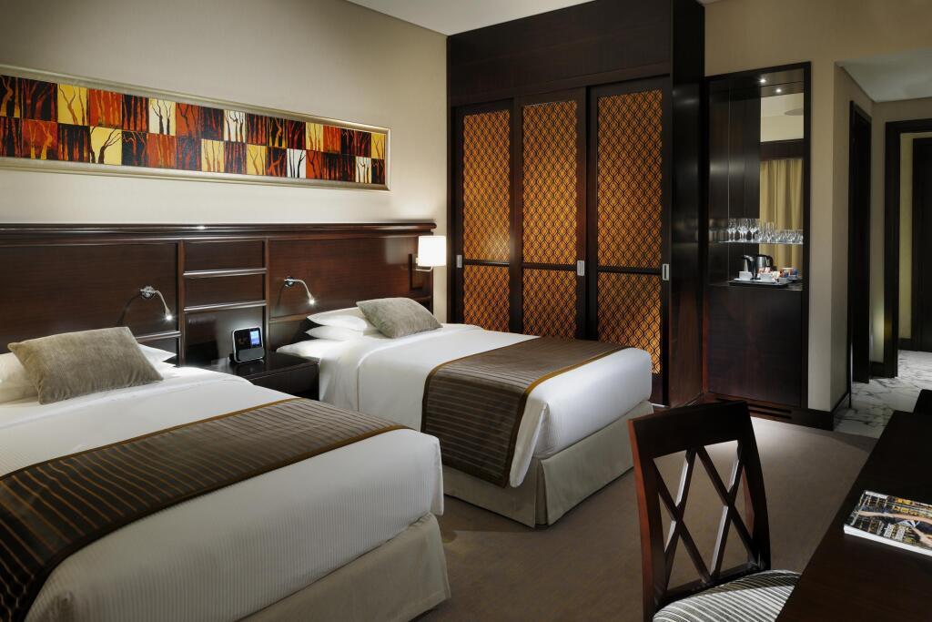 Ramada Hotel Dubai бассейн