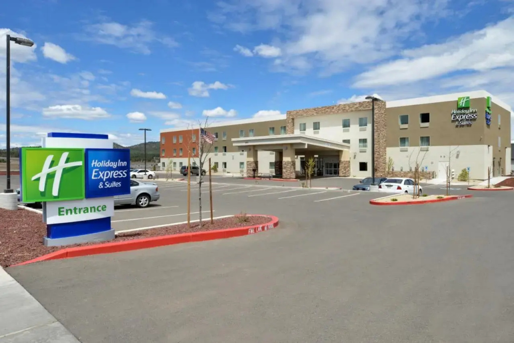 Holiday Inn Express & Suites Williams