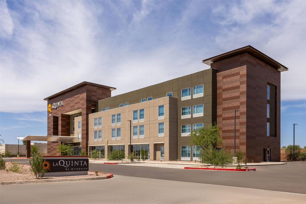 La Quinta Inn & Suites by Wyndham Phoenix West / Glendale