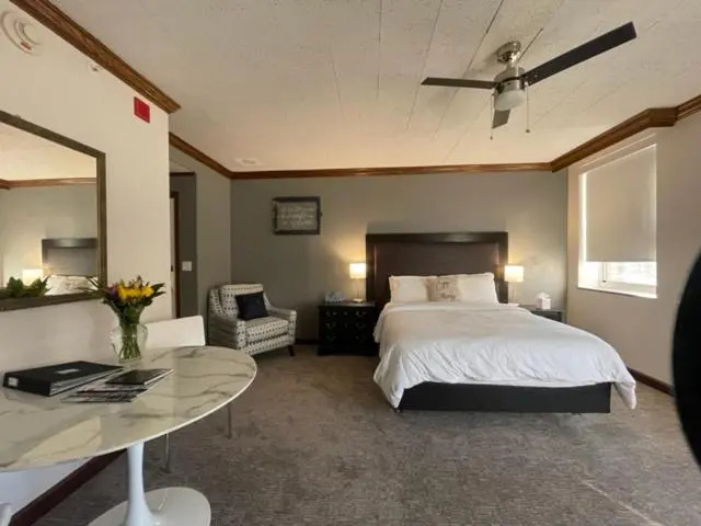 Deluxe Double Suite (full double bed)
