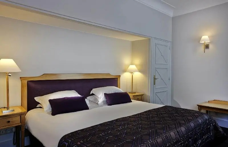 Royal Hotel Paris Champs Elysées 48