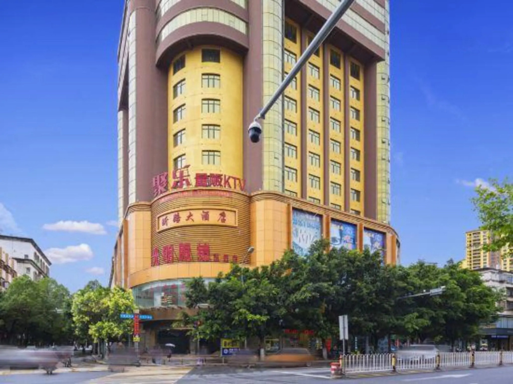 Chuxiong Xinlu Cloud Hotel