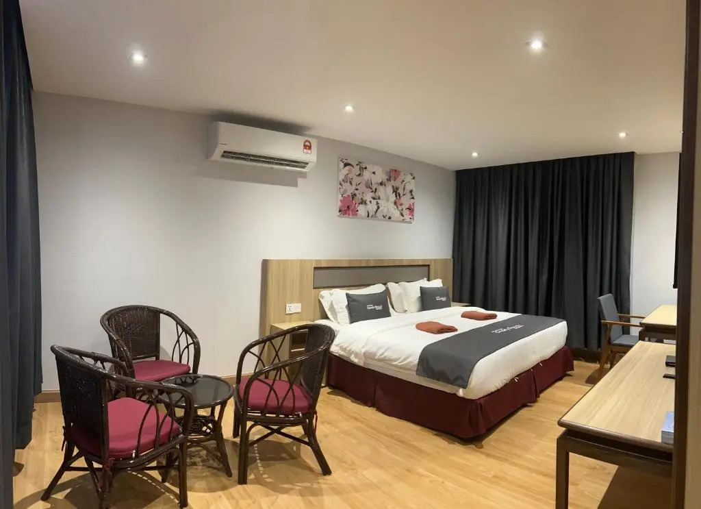 Double Chalet beachfront full double bed