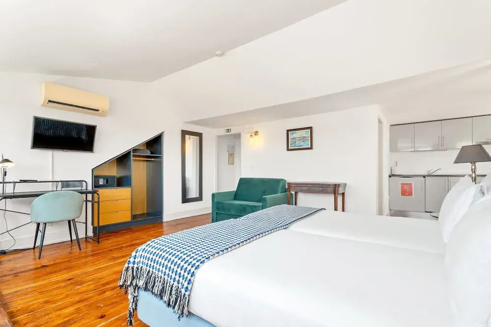 Standard Triple room
