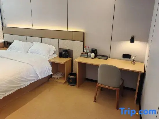 Standard Double room with courtyard view (full double bed)