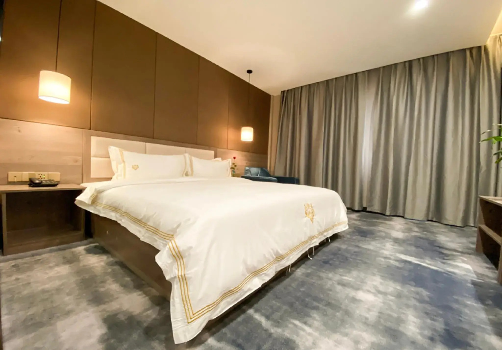 Superior Double room with city view (full double bed)
