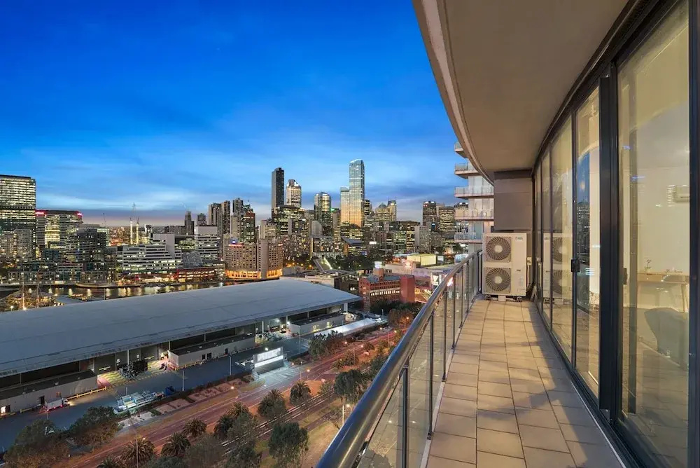 2 Bedrooms Luxury Penthouse room with balcony and with city view