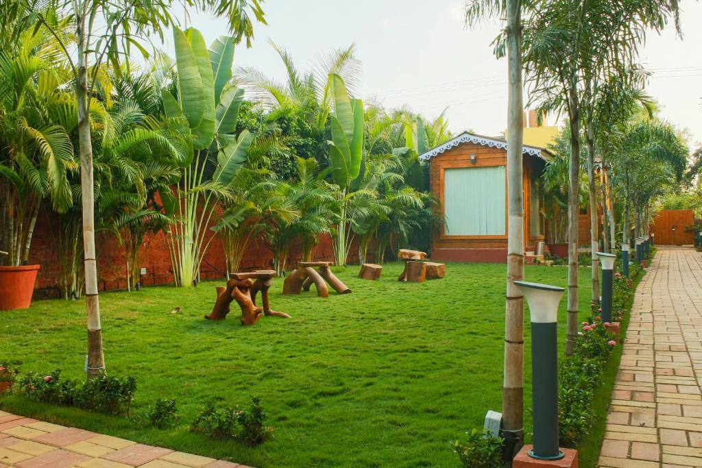 Grand Vatika Resort