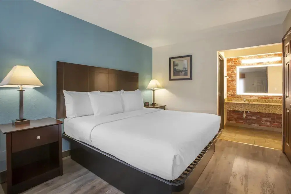 Standard Double room with balcony (full double bed)