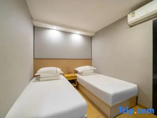 Bed in Dorm (male dorm)