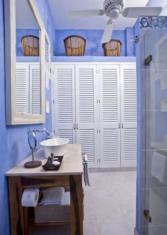 四人房豪華套房，配有雙人床