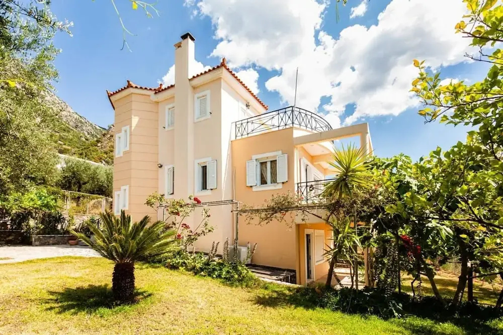 Verga Majestic Sunsets - Elegant Chic Retreat