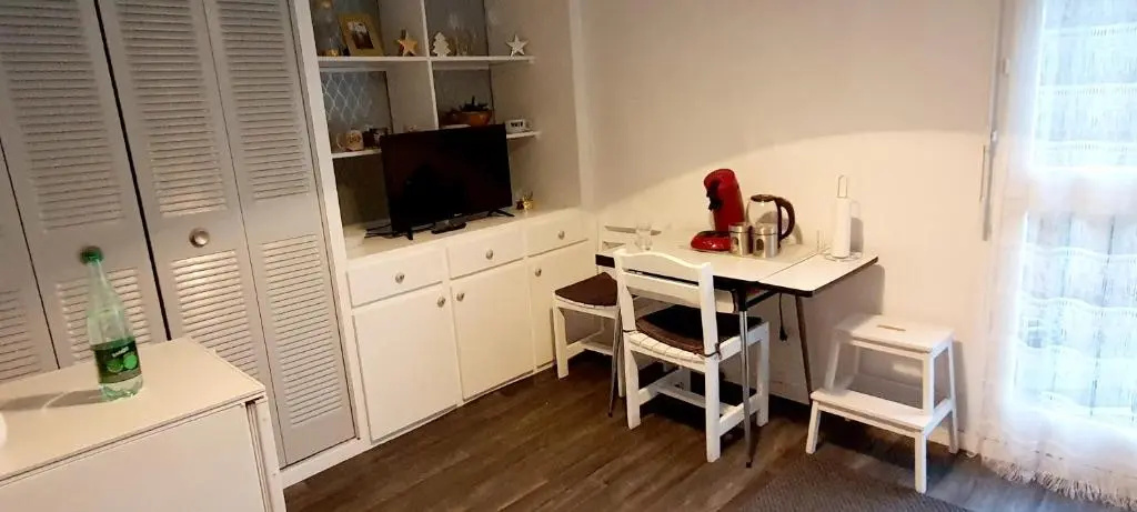 STUDIO en face de la forêt de FONTAINEBLEAU