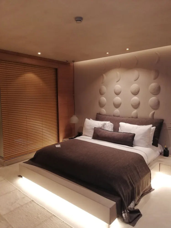 Deluxe Double room (full double bed)