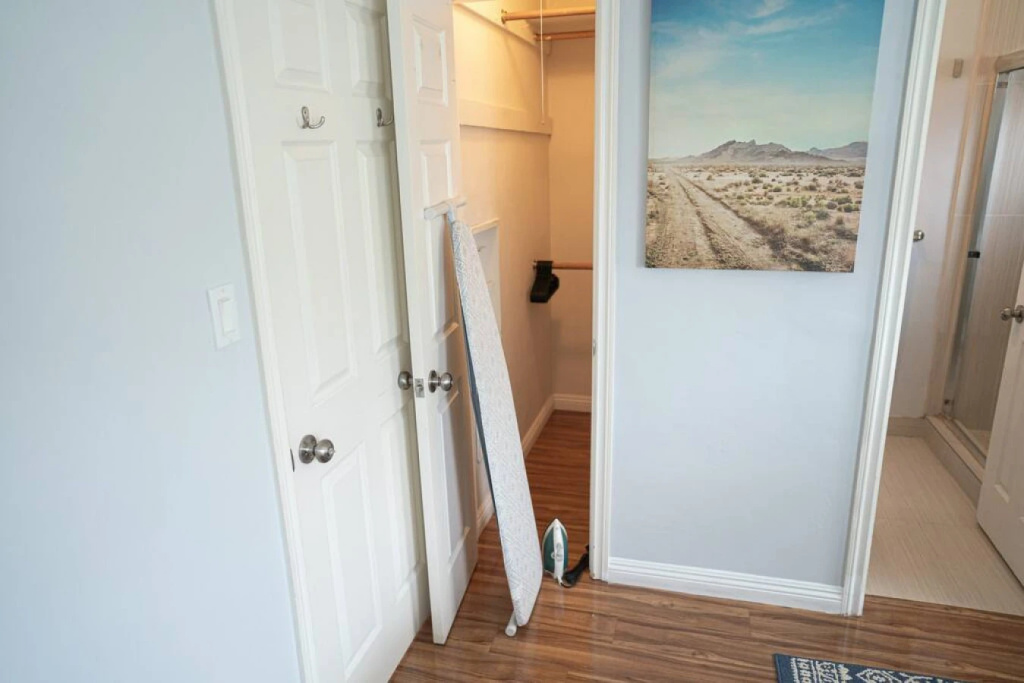 QUAINT 1-BEDROOM BUNGALOW HOME IN GLENDALE (p5)