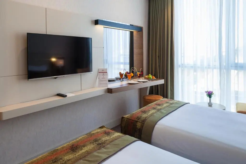 Connection (Family) room