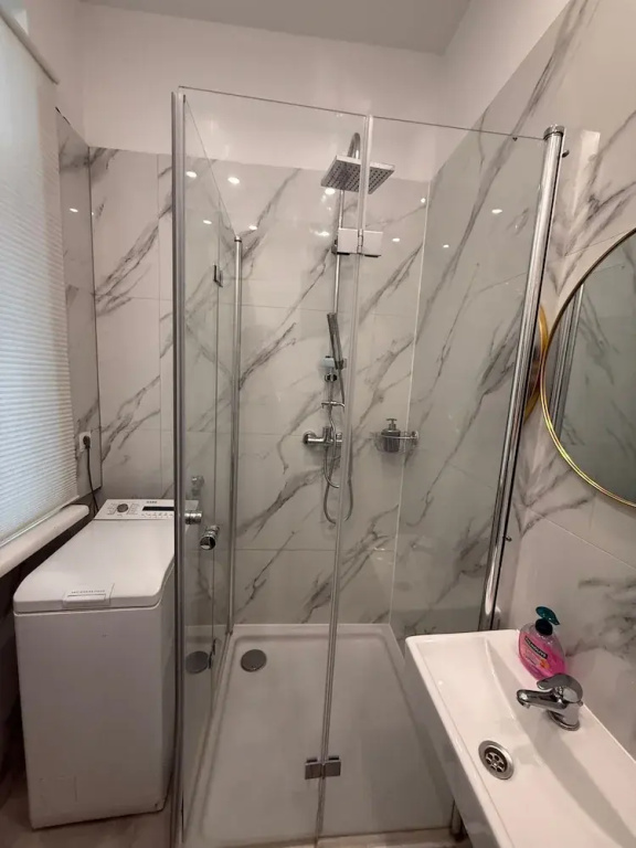 Group Stay 4BR Near Westbahnhof