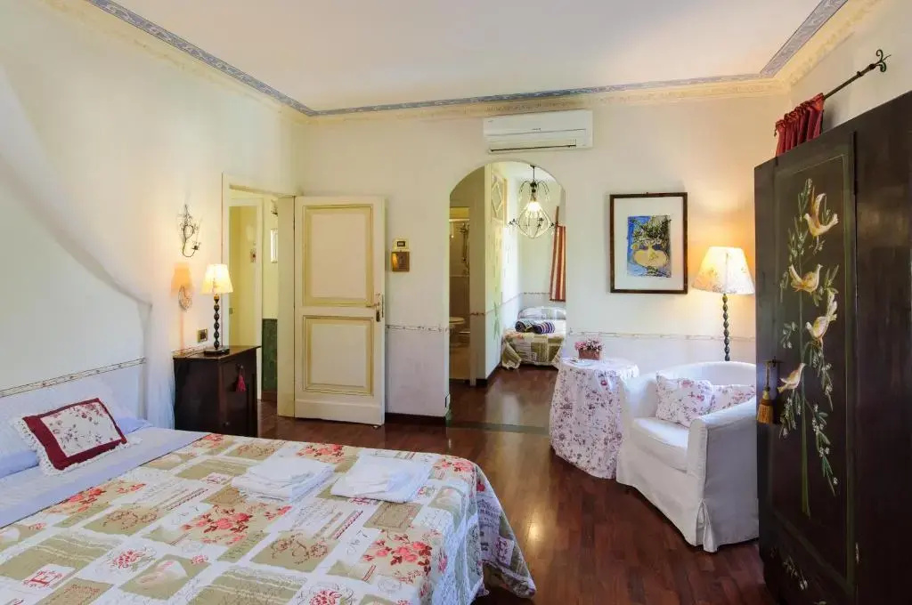 Standard Quadruple room with garden view