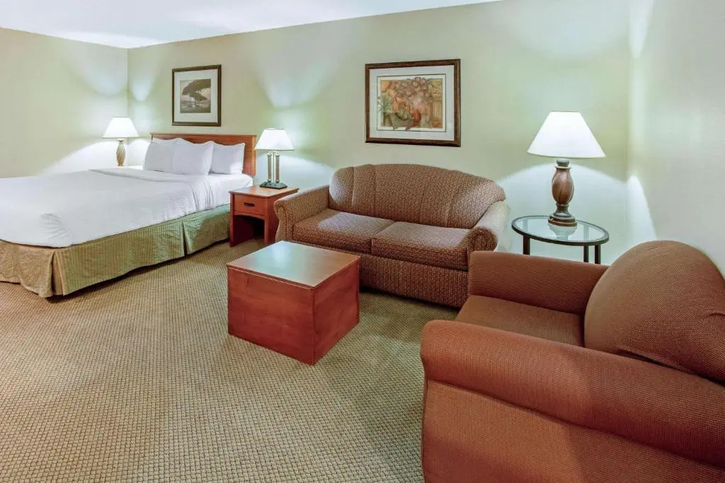 La Quinta Inn & Suites by Wyndham Appleton College Avenue - Chambres