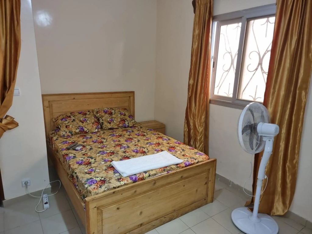 Chambres Privees Climatisees-Douches Personnelles-Neflix-Salon