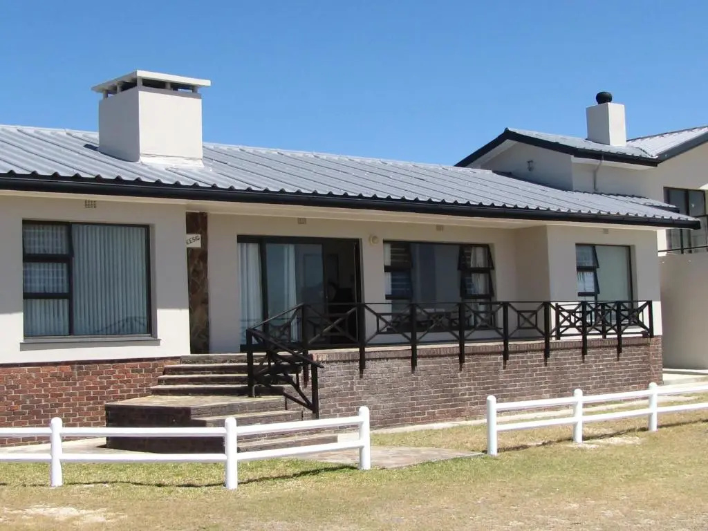 4 Bedrooms Cottage