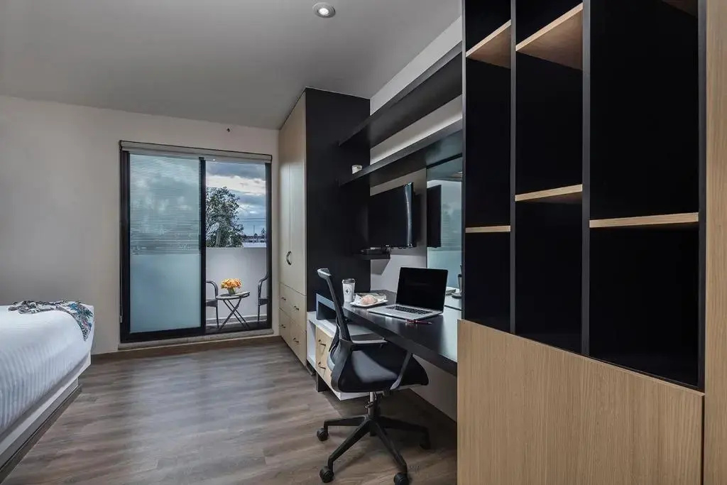 Lobby & Reception