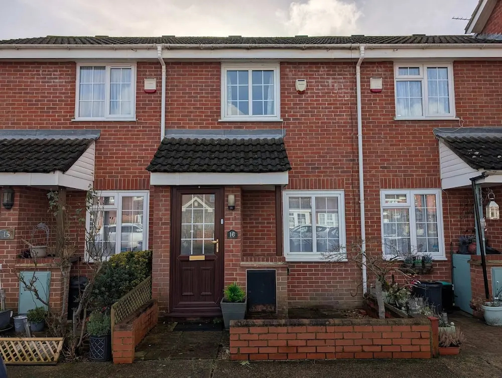 Comfortable 2-bedroom House With Free Parking