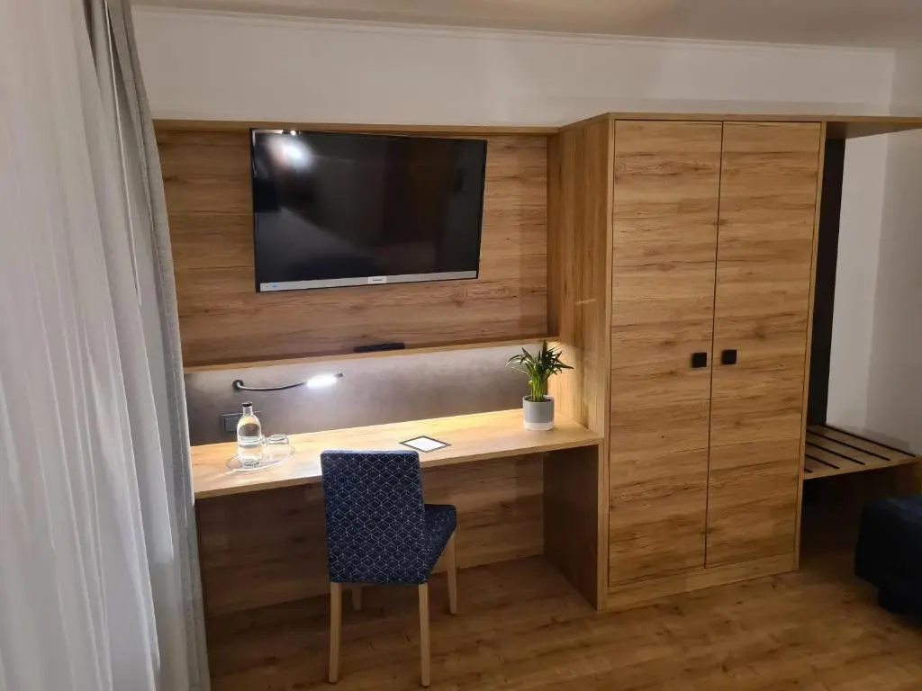 Standard Double room with balcony (full double bed)