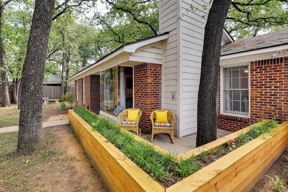 ~ 4 Mi to Fort Worth Stockyards: River Oaks Home!