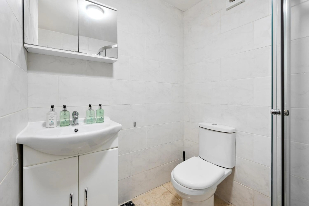 Cardiff University Apartment w/ Heating + Roku!