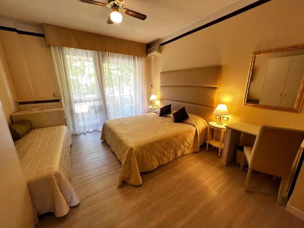 Standard Double room with balcony and with land view (full double bed)