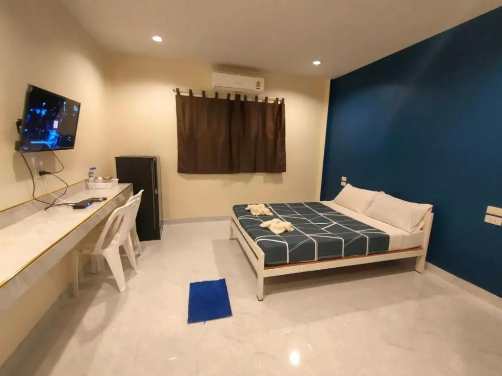 Deluxe Double room (full double bed)