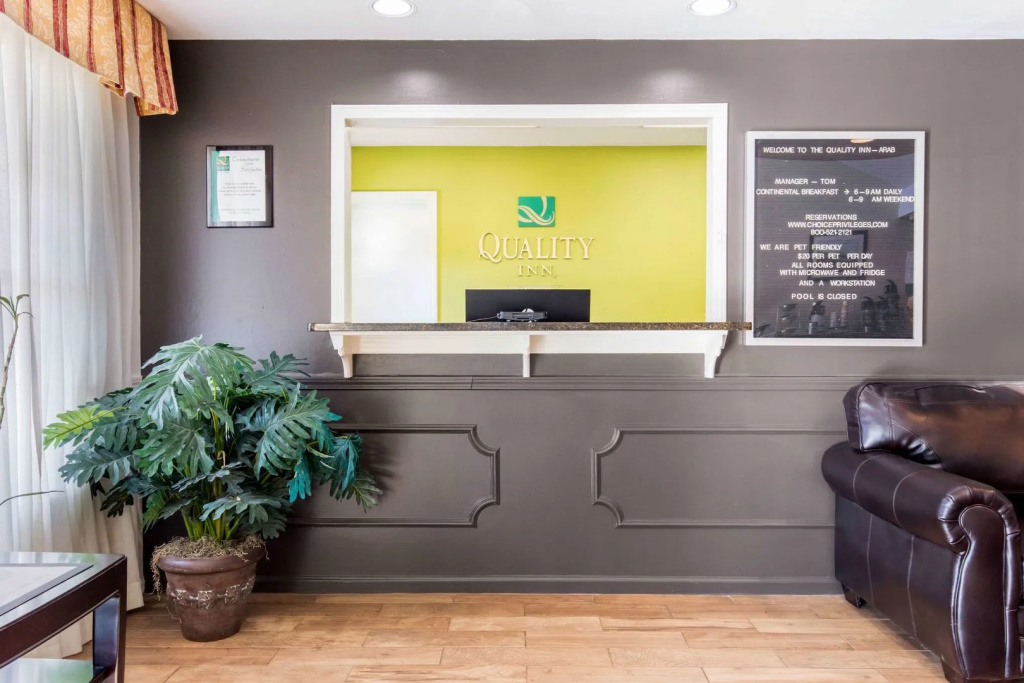 Lobby & Reception
